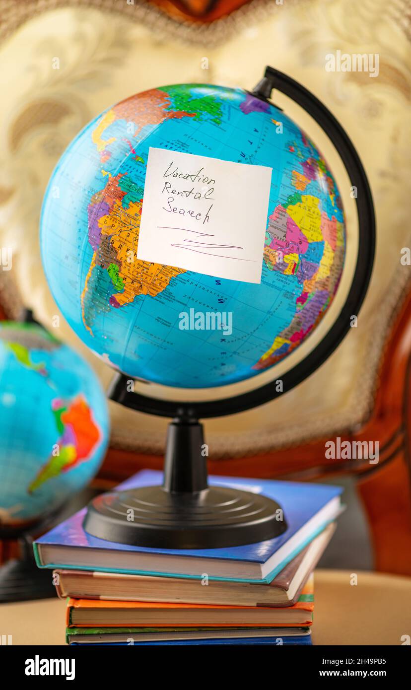Konzept von Globe auf der Suche nach einem Ferienort Stockfoto