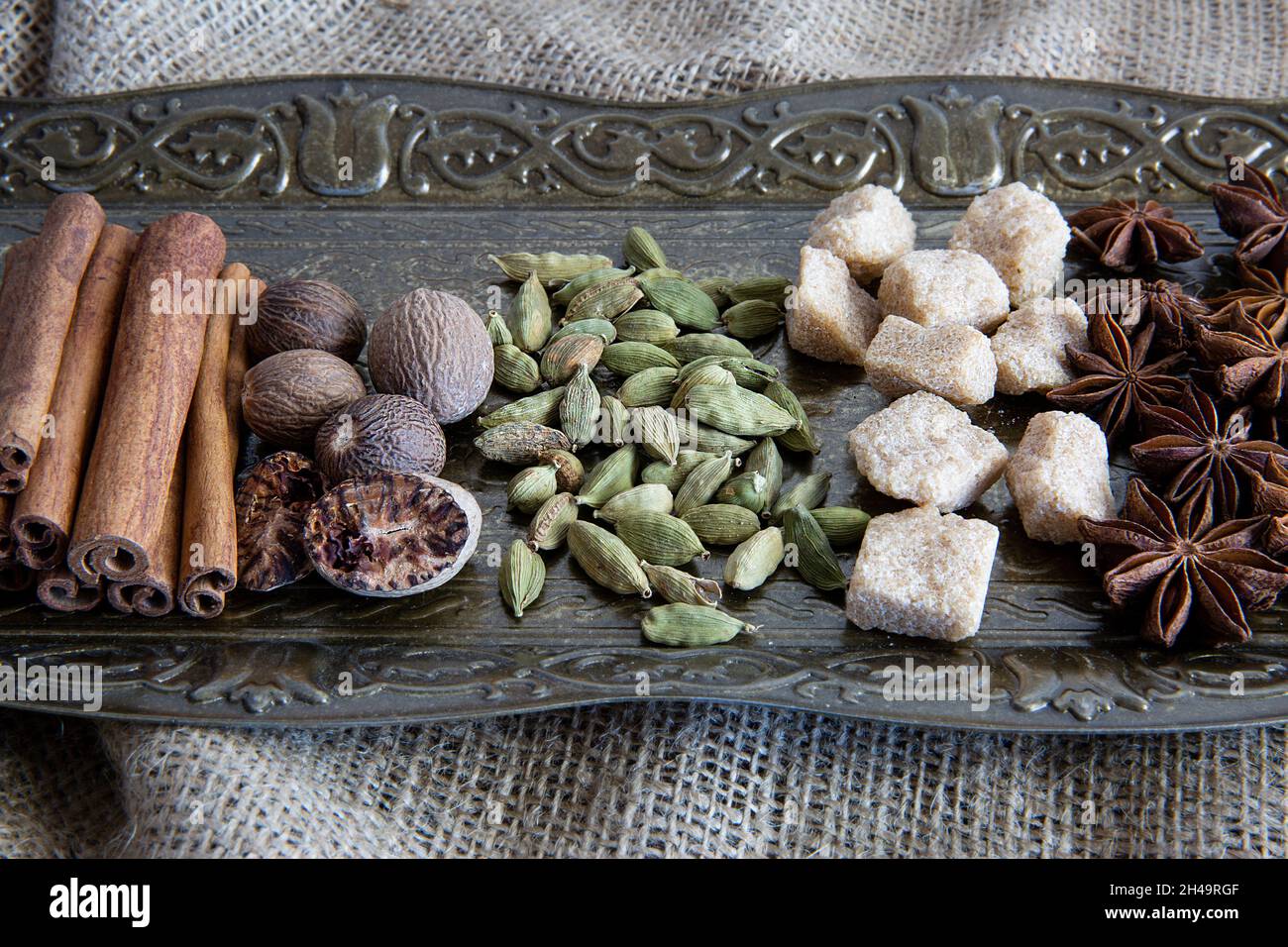 Gewürzmischung für das herbstliche Dessertbacken, speziell für das Pumnkin-Gewürzkochen. Stockfoto