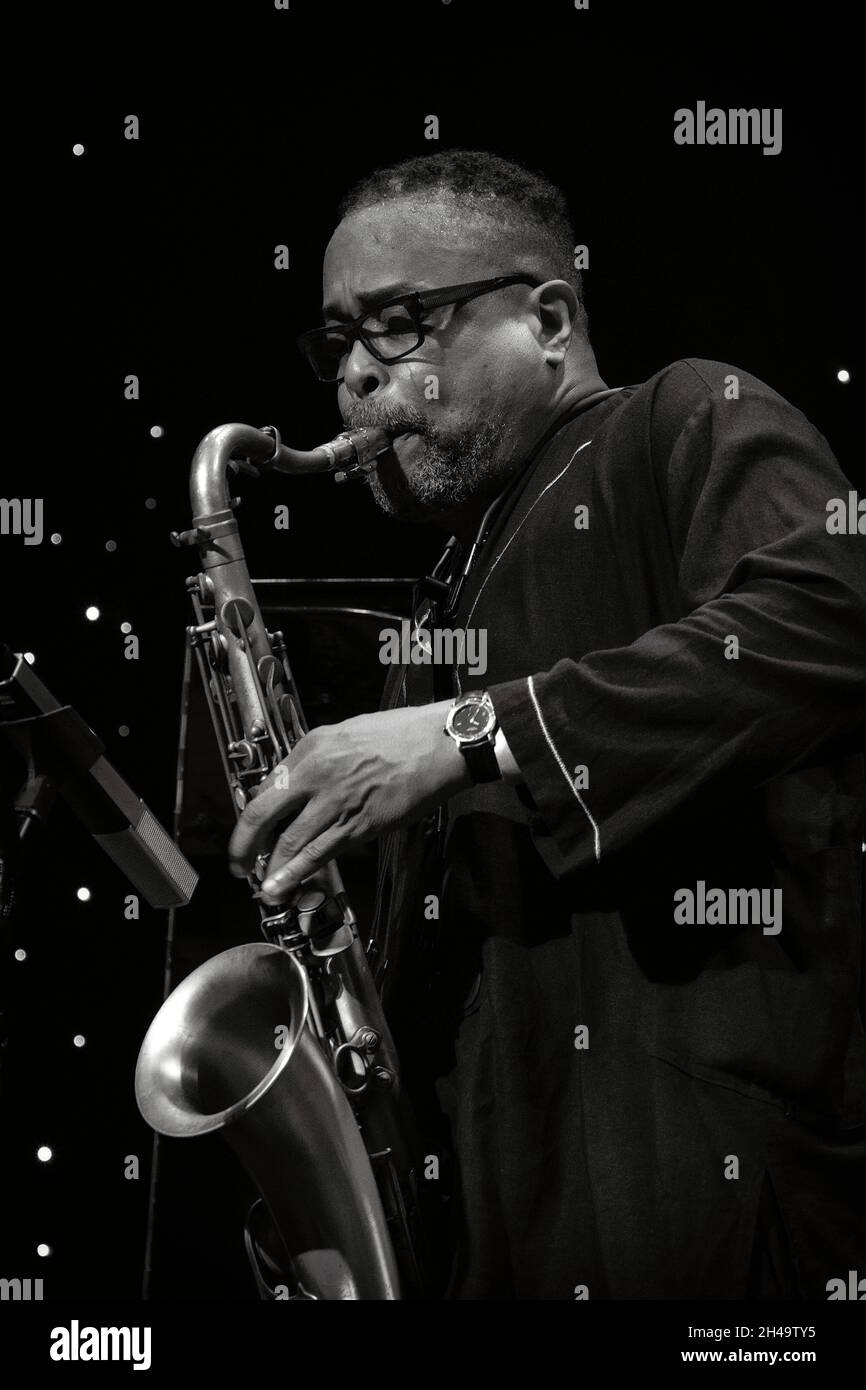 Jean Toussaint spielt mit Jean Toussaint Allstar Sextet beim Scarborough Jazz Festival 2021, Großbritannien, Tenorsax Stockfoto