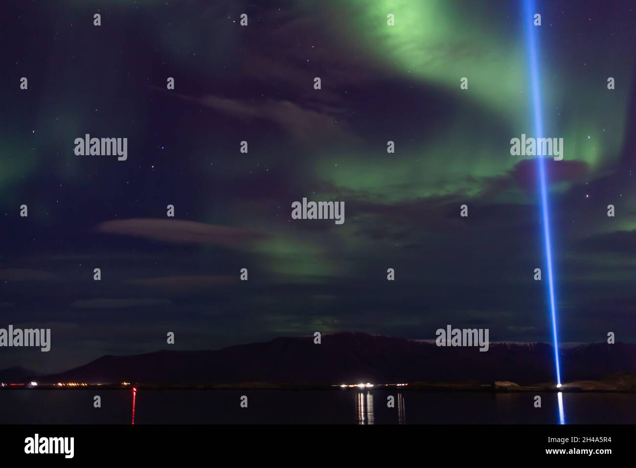 Nordlichter über Reykjavík, Island Stockfoto