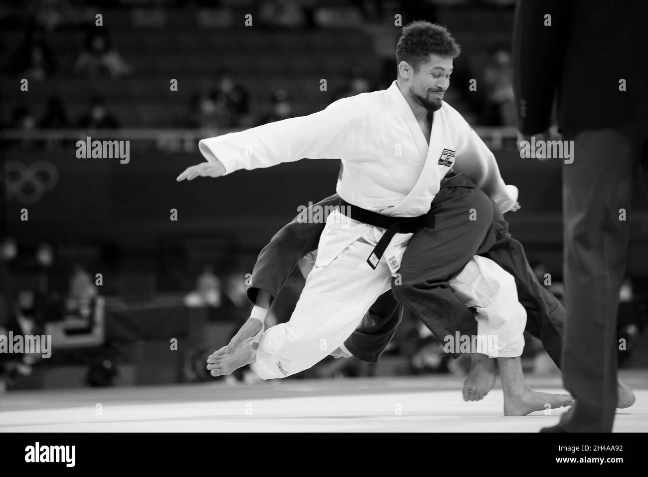 24. JULI 2021 - TOKIO, JAPAN: Yanislav GERCHEV aus Bulgarien (blau) schlägt Lenin PRECIADO aus Ecuador (weiß) in der Judo Men -60 kg Runde von 32 Stockfoto