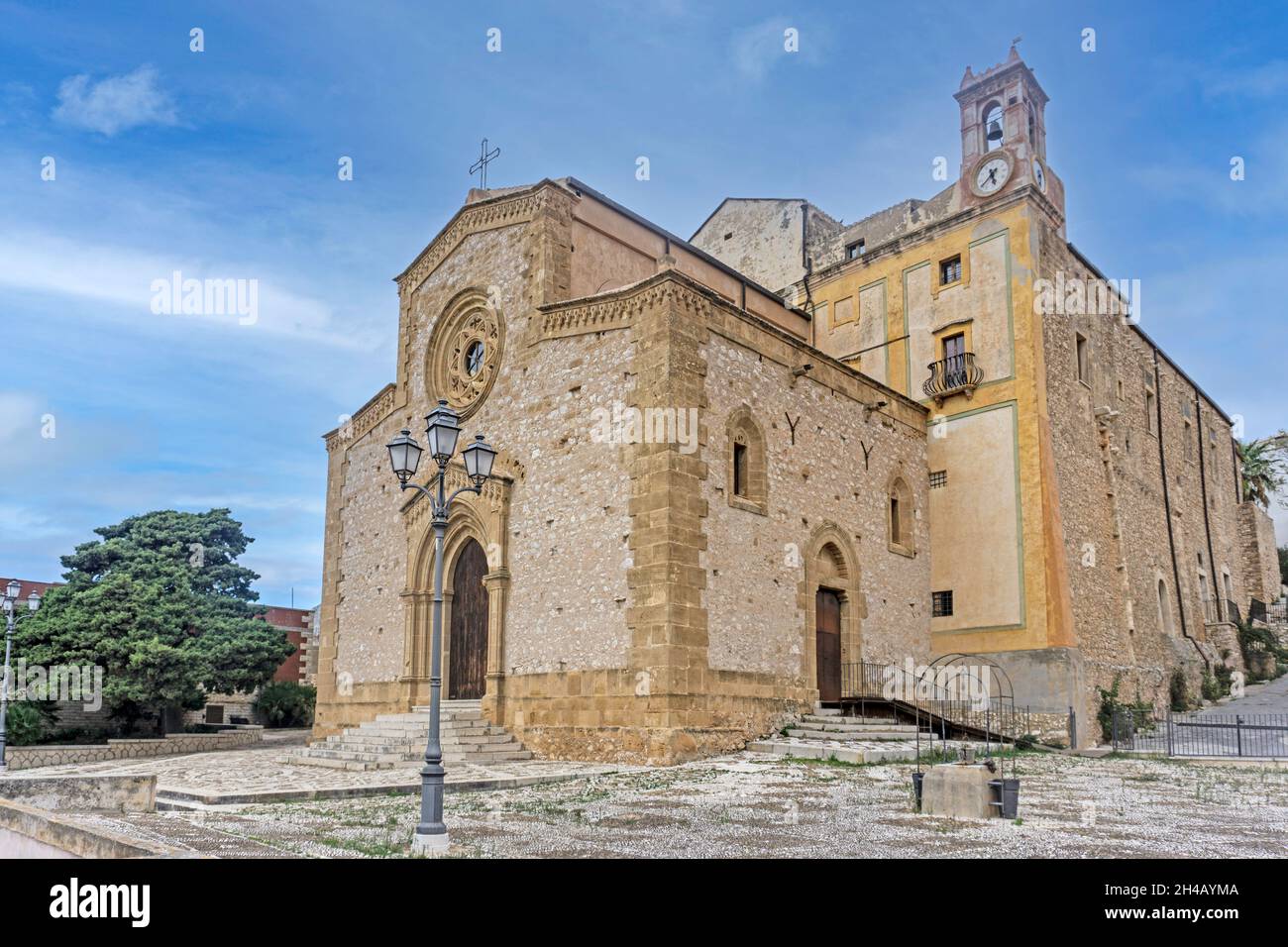 Die römisch-katholische Kirche des Heiligtums von Maria Santissima di Custonaci, Sizilien, Italien. Das ursprüngliche Gebäude stammt aus dem 16. Jahrhundert. Stockfoto