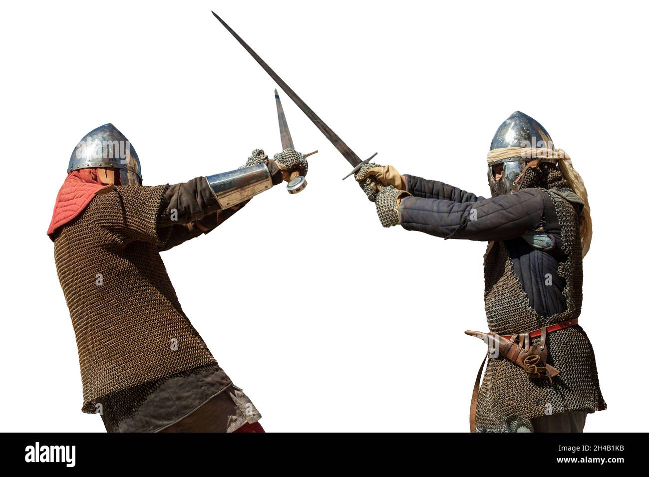 Mittelalterliche maurische Reenaktoren, die Schwertkämpfe durchführen. Almossasa Kulturfestival von Badajoz, Spanien Stockfoto