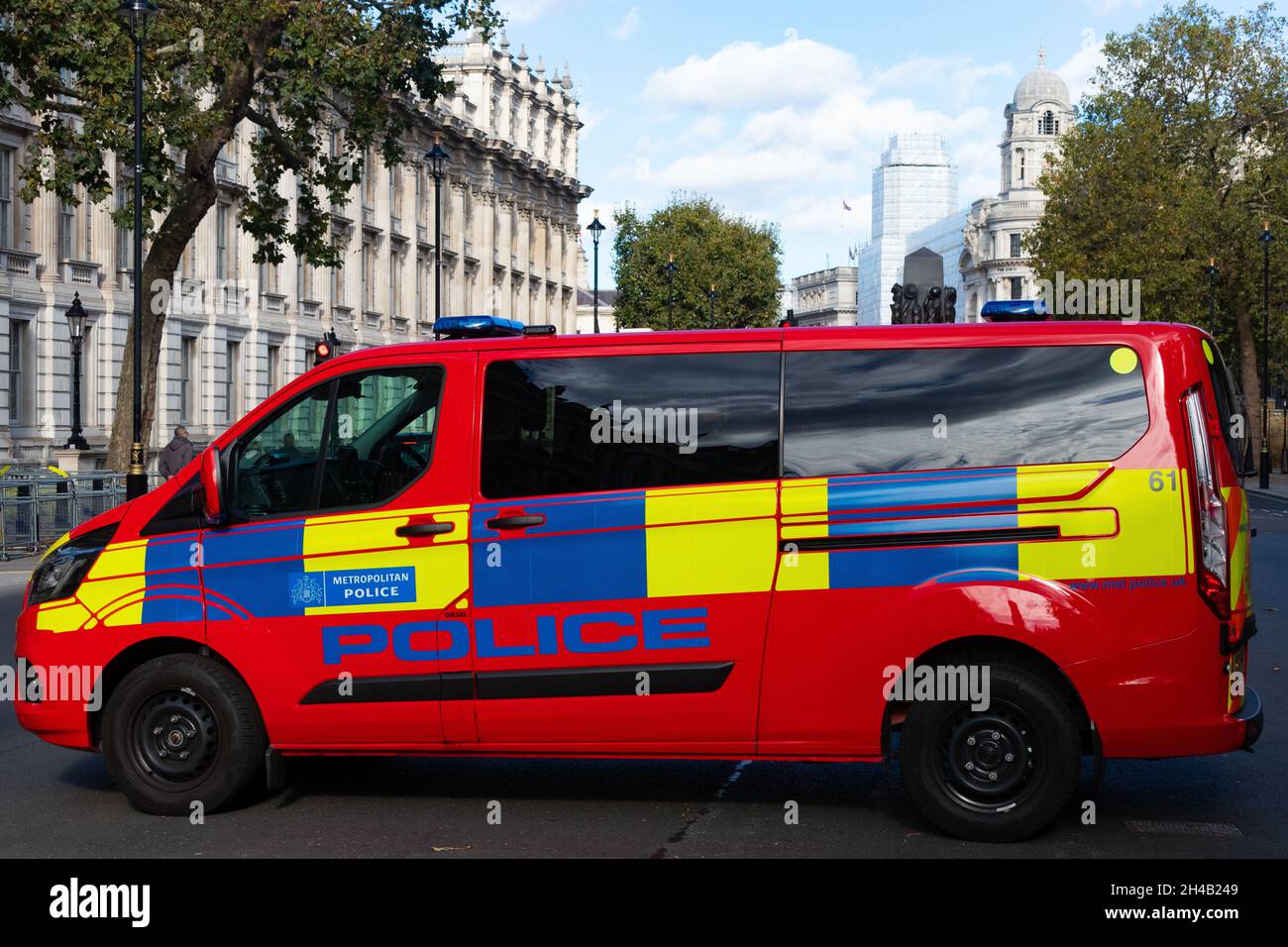 Ein Transporter der Metropolitan Police parkte in Whitehall, London, Großbritannien Stockfoto