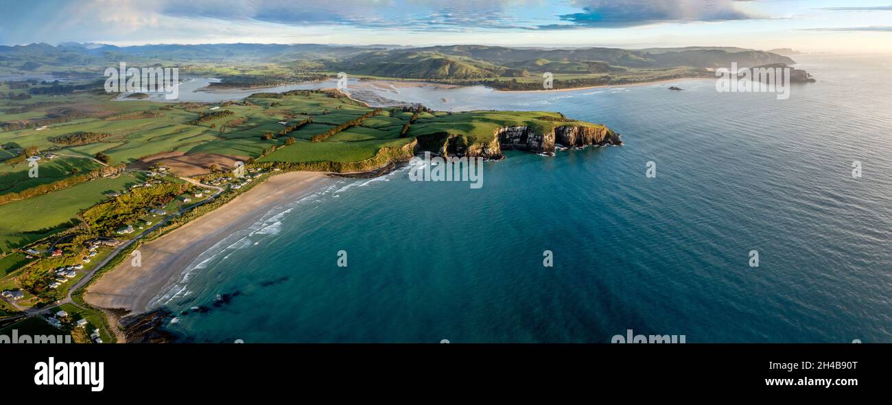 Blick auf Catlins mit Blick nach Norden über die Jacks Bay, Neuseeland Stockfoto