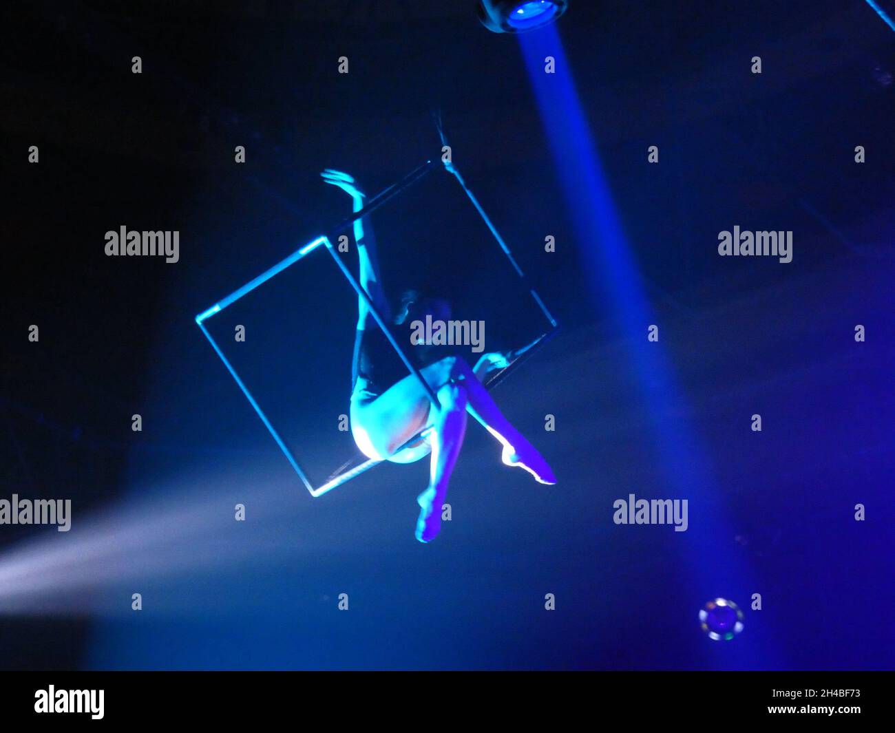 New York, USA. November 2021. (NEU) die nach CoVid 2021 in New York City – die größte der Welt – planmäßig weiter gestaffelt, ohne dass ein Ende in Sicht war. 31. Okt 2021, New York, USA: Eine nicht abschreckbare Tradition, die CoVid mit Sicherheit überdauern wird -- die sagenumwobene Halloween Parade von New York City kehrte dieses Jahr nach Gotham zurück. Sowohl schockierend als auch – letztlich aufgrund seines endlosen und weniger inspirierten Gefolge kostümierter Zelebranten – war das Spektakel der Stadt von 2021 über die „Haunted in Procession“ manchmal eigenartig und pervers, da es wenig inspirierend und letztlich ermüdend war. N Stockfoto