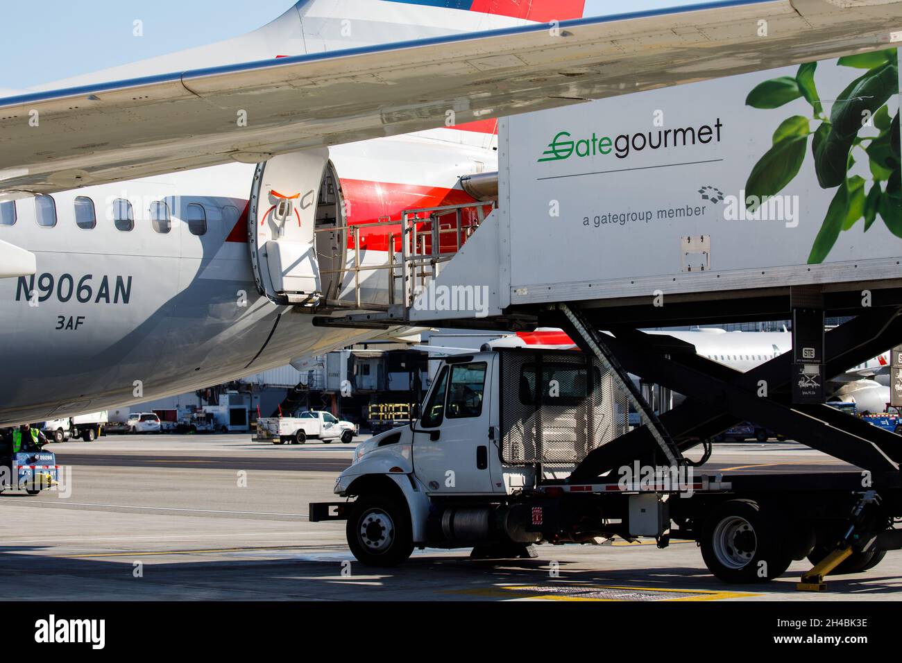 Gate Gourmet Catering Lkw Auf Der Autobahn Gate Gourmet Ist Ein Fuhrender Globaler Anbieter Von Airline Catering Und Bereitstellung Stockfotografie Alamy