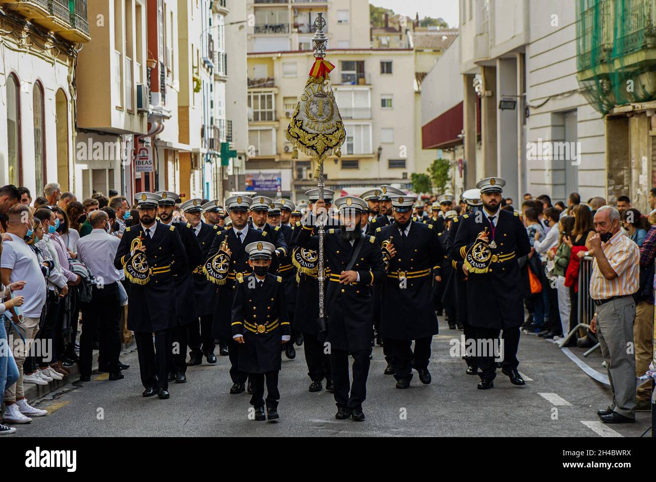 Malaga, Spanien. Oktober 2021. Während der Prozession werden die "Gitanos"-Bugles und das Blasorchester gesehen.16 Bruderschaften nehmen an einer außerordentlichen Prozession Teil, die als "La Magna: camino de la gloria" (der große: Der Weg des Ruhms) entlang der Hauptstraßen der Stadt bekannt ist, als Teil der Aktivitäten zur Feier des hundertjährigen Jubiläums der Bruderschaftsgruppen. (Bild: © Francis Gonzalez/SOPA Images via ZUMA Press Wire) Stockfoto