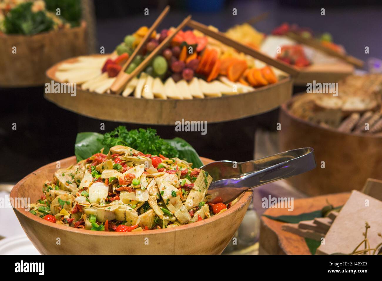 Vegetarischer Salat am Abendbuffet bei einer Veranstaltung. Stockfoto