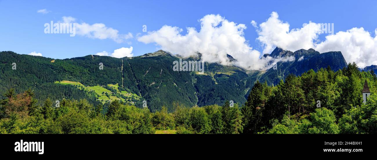 Der wolkige Blick auf den Acherkogel in den Ötztaler Alpen Tirol Österreich Stockfoto