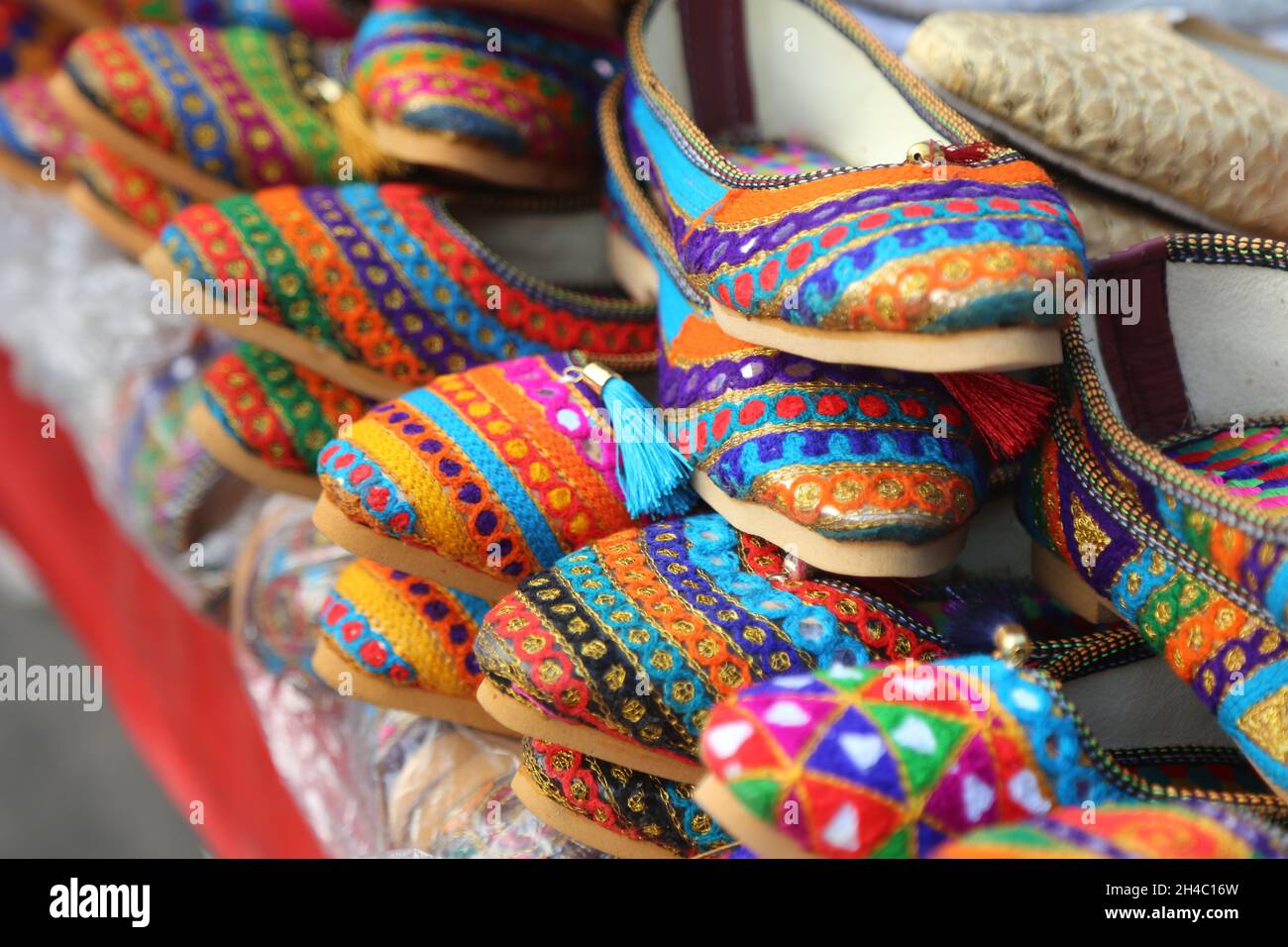 Traditionelle Footwears in Ahmedabad Indien Stockfoto