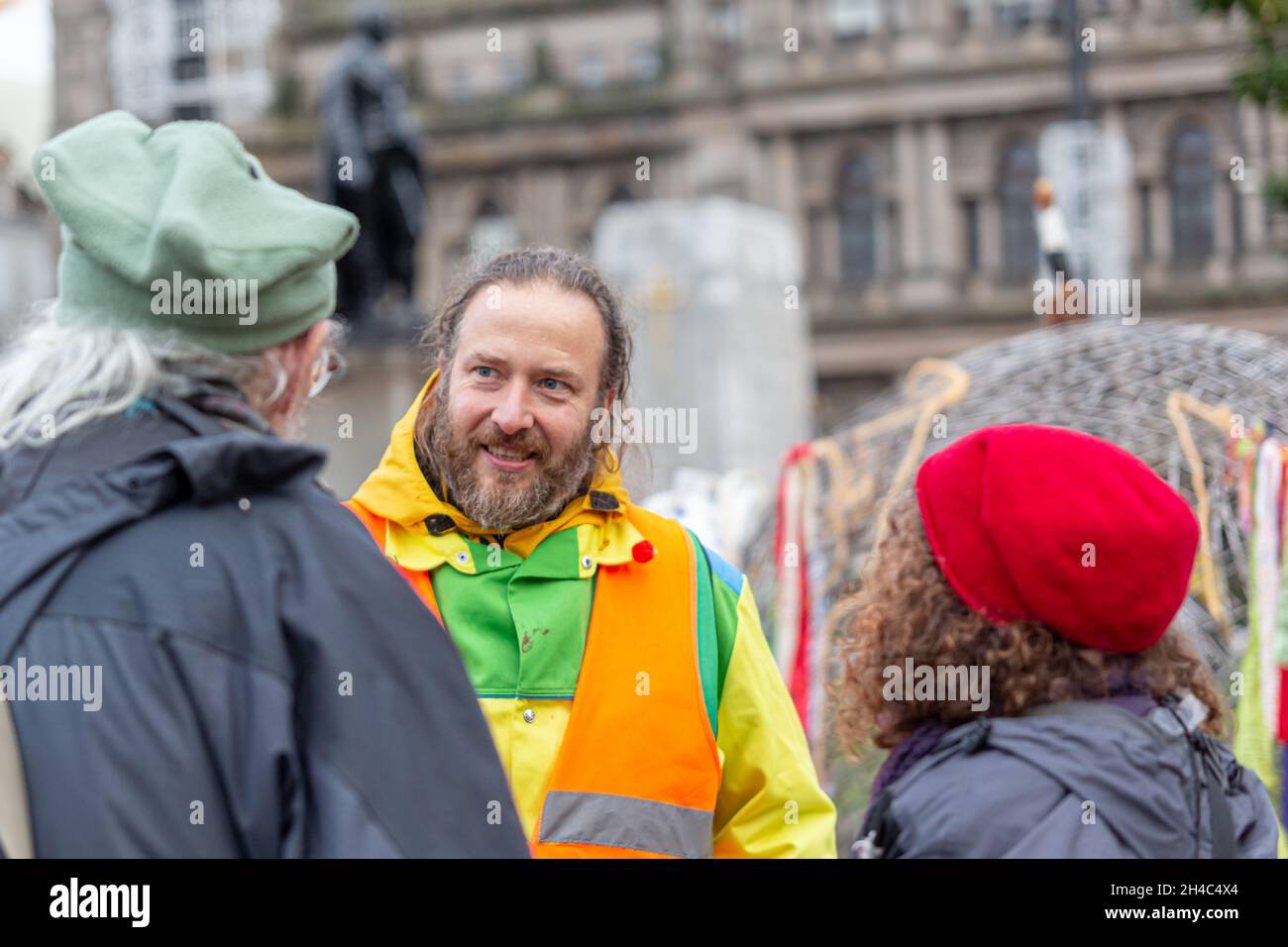 Glasgow, Schottland, Großbritannien. November 2021. Mein Versprechen, Mutter Erde. Die Menschen müssen Fragen des Klimawandels und des Umweltschutzes selbst in die Hand nehmen. Jeder Beitrag, egal wie klein er auch sein mag, ist absolut nützlich und unverzichtbar. Der COP26-Gipfel bringt die Vertragsparteien zusammen, um die Maßnahmen zur Erreichung der Ziele des Pariser Abkommens und des Rahmenübereinkommens der Vereinten Nationen über Klimaänderungen zu beschleunigen. Die UN-Klimakonferenz. Glasgow, Schottland. Kredit: Majority World CIC/Alamy Live Nachrichten Stockfoto