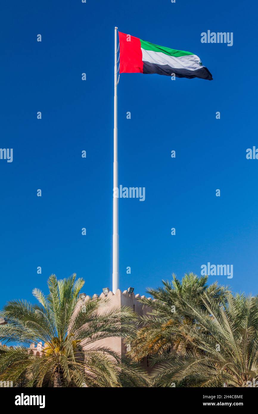 Flagge auf dem Fahnenmast der VAE in Abu Dhabi Stockfoto