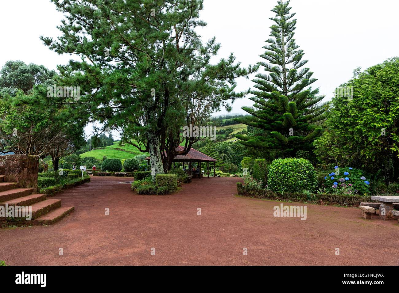 Gärten des Aussichtspunktes Miradouro da Ponta do Sossego auf der Insel Sao Miguel, Azoren, Portugal Stockfoto