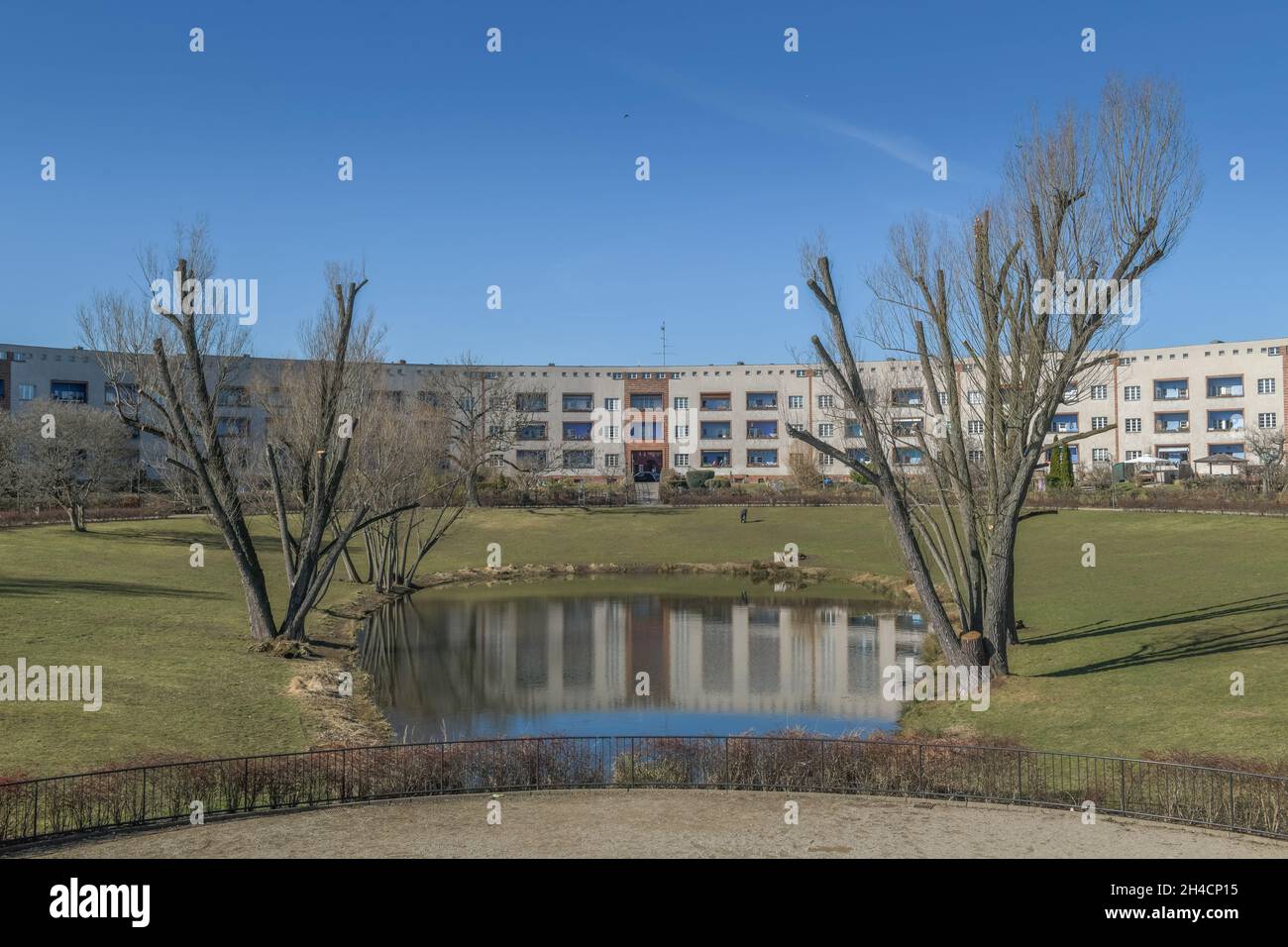 Wohnhäuser, Hufeisenteich, Lowise-Reuter-Ring, Hufeisensiedlung, Britz, Neukölln, Berlin, Deutschland Stockfoto