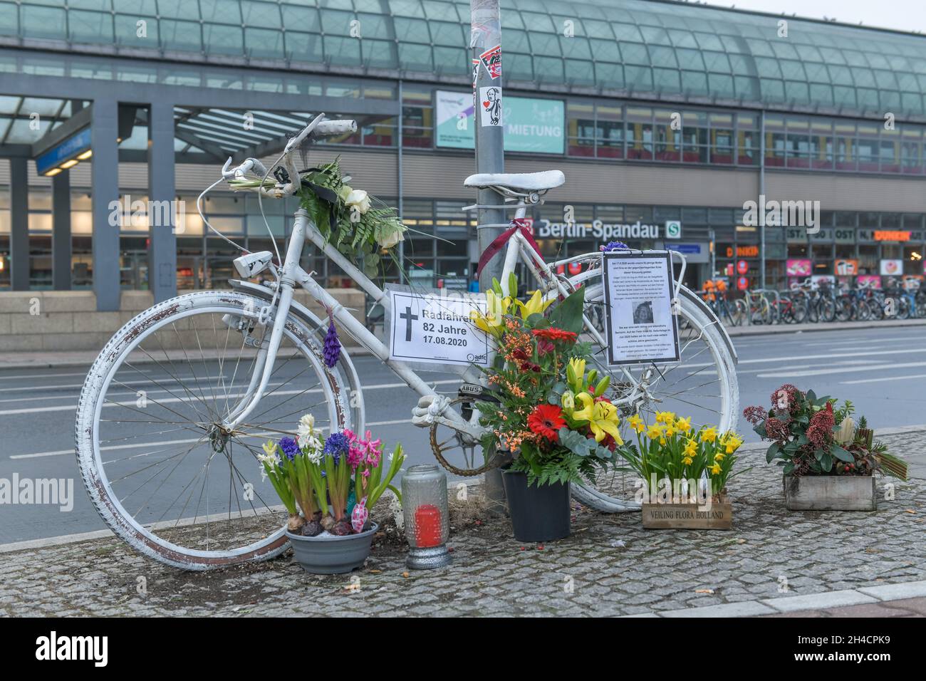 Geisterfahrrad, Spandau, Bahnhof, Berlin, Deutschland Stockfoto