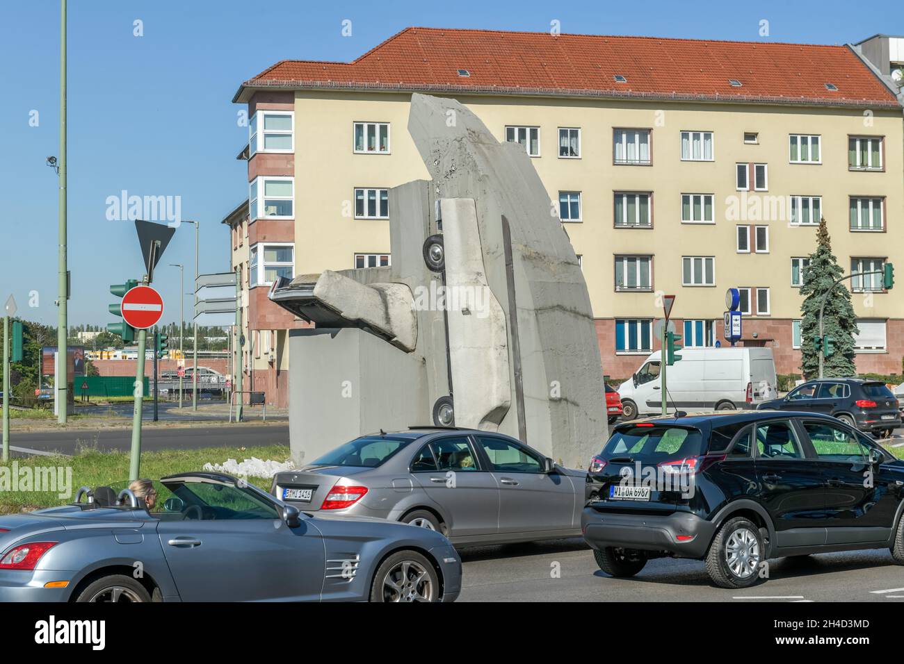 Wolf Vostell Skulptur" 2 Beton Cadillacs in Form der nackten Maja', Rathenauplatz, Halensee, Berlin, Deutschland Stockfoto