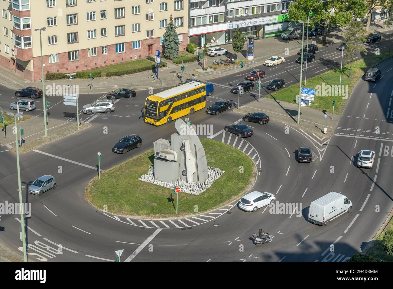 Wolf Vostell Skulptur" 2 Beton Cadillacs in Form der nackten Maja', Rathenauplatz, Halensee, Berlin, Deutschland Stockfoto