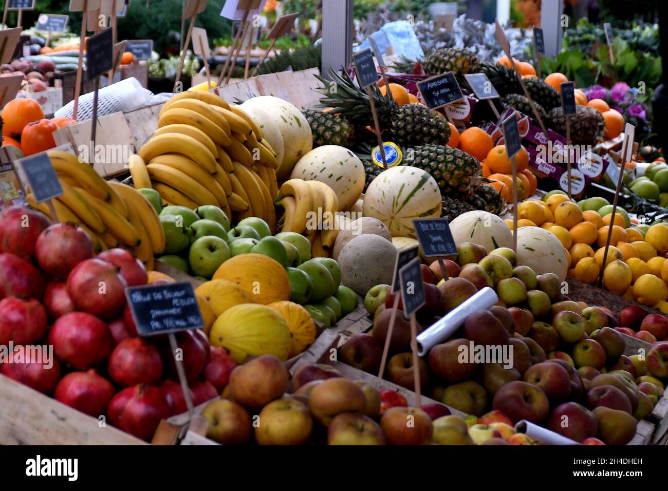 Kopenhagen, Dänemark.,02. November 2021, /Gemüse- und Obstkunden bei Obst und Gemüse in Torvhallerne in der dänischen Hauptstadt.(Foto..Francis Joseph Dean/Dean Pictions) Stockfoto