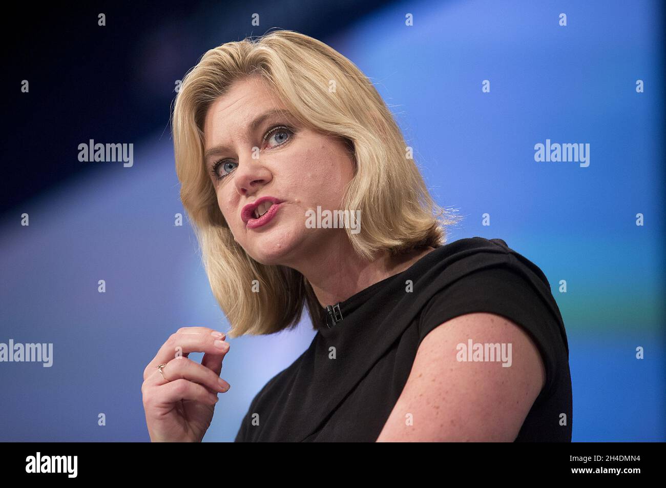 Justine Greening, Staatssekretärin für internationale Entwicklung, spricht bei der Jahreskonferenz der Konservativen Partei im Manchester Central Convention Center vor den Delegierten. Stockfoto