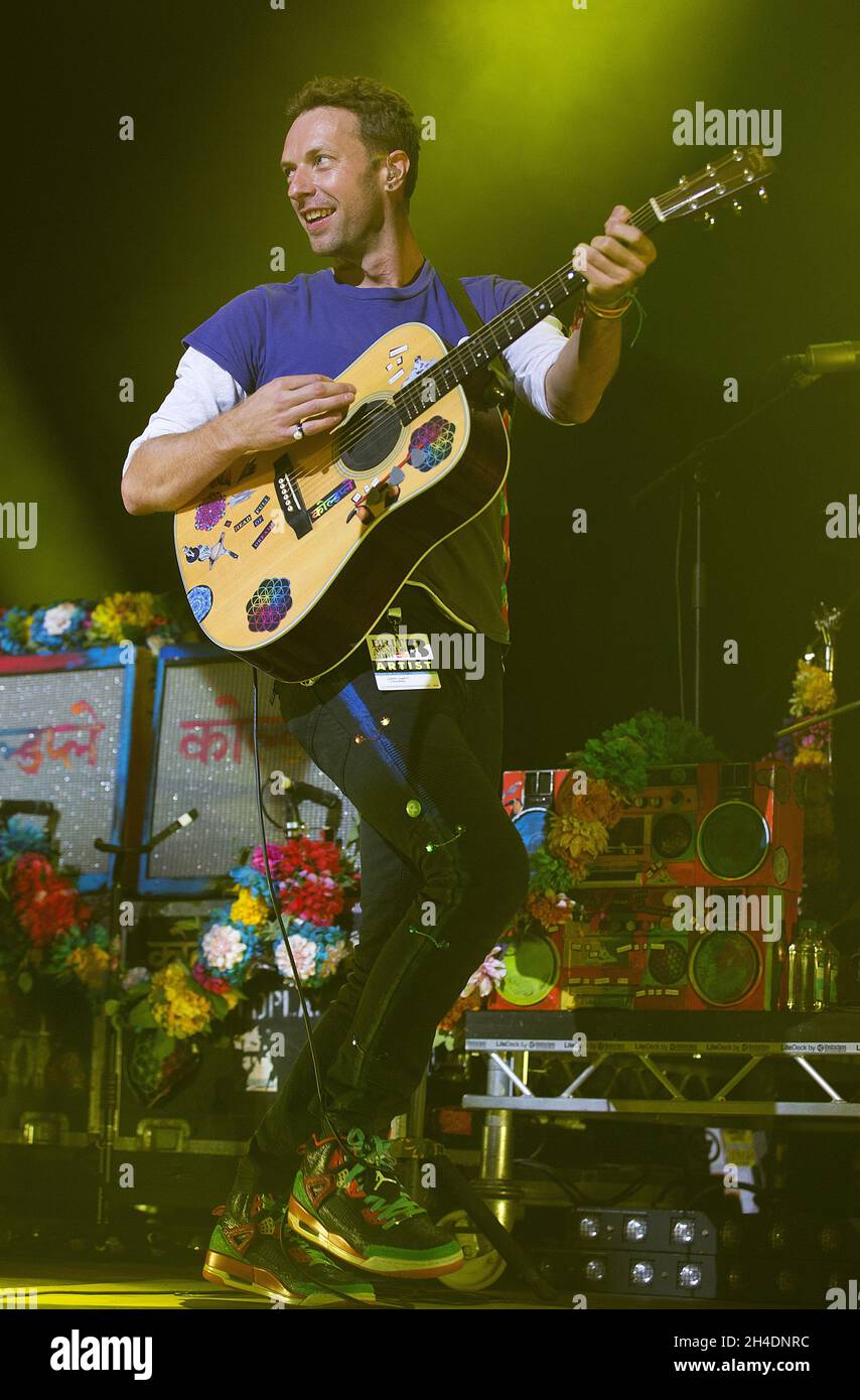 Coldplay spielt Charity-Gig direkt nach den Brit Awards in Aid of war Child im Indigo im O2, London. Stockfoto