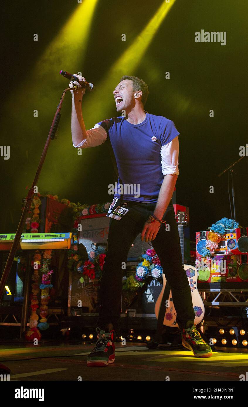 Coldplay spielt Charity-Gig direkt nach den Brit Awards in Aid of war Child im Indigo im O2, London. Stockfoto