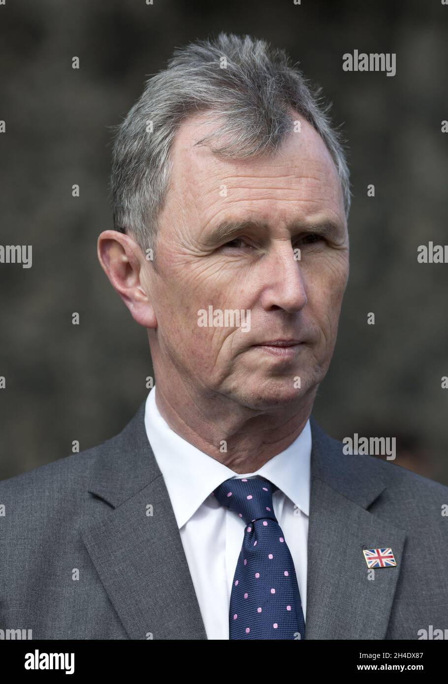 Die konservative Abgeordnete Nigel Evans spricht vor den Medien über College Green vor dem Londoner Parlamentsgebäude, nachdem Premierministerin Theresa May heute Morgen eine vorgezogene Parlamentswahl am 8. Juni angekündigt hatte. Im Bild: Dienstag, 18. April 2017. Bildnachweis sollte lauten: Isabel Infantes / EMPICS Entertainment Stockfoto