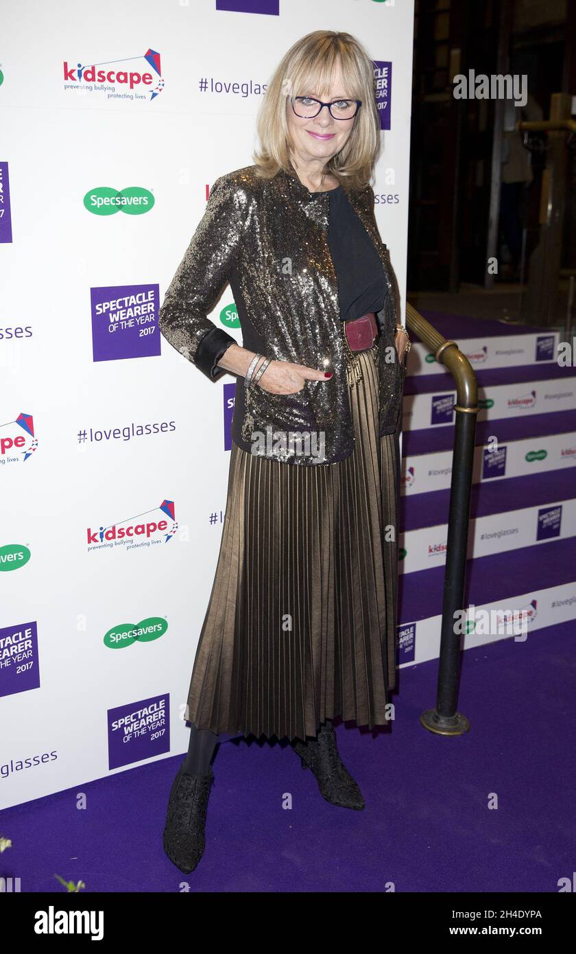 Twiggy nimmt an den Specsavers' Brillenträger des Jahres Awards 2017 in der Northumberland Avenue 8, London, Teil. Stockfoto