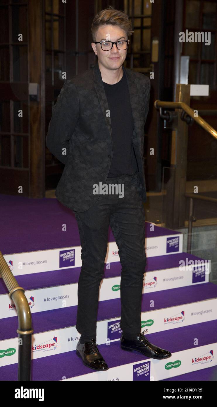 Roman Kemp nimmt an den Specsavers' Brillenträger des Jahres Awards 2017 in der Northumberland Avenue 8, London, Teil. Stockfoto