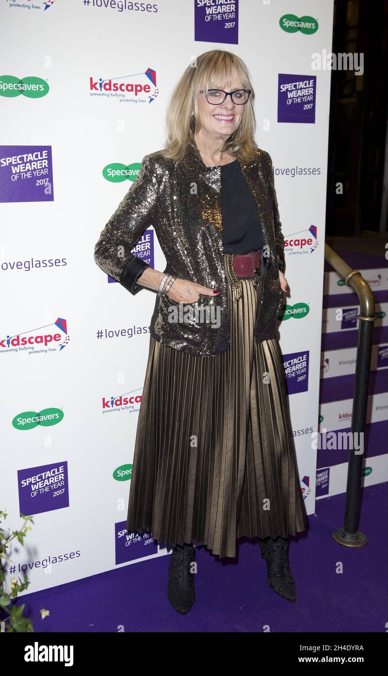 Twiggy nimmt an den Specsavers' Brillenträger des Jahres Awards 2017 in der Northumberland Avenue 8, London, Teil. Stockfoto