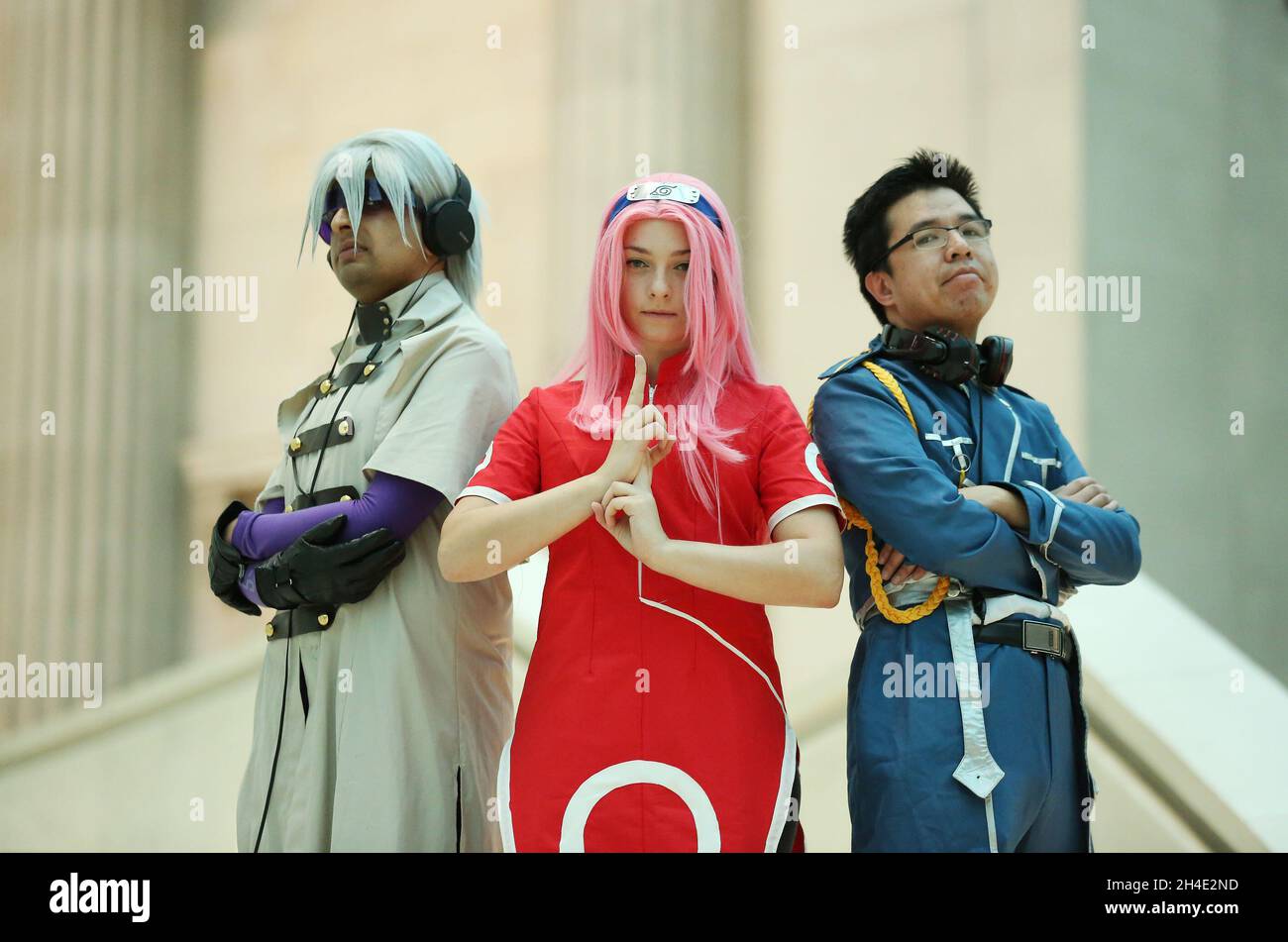 Cosplayer posieren während der Pressevorstellung der Citi-Ausstellung Manga, der größten jemals in Japan gezeigten Ausstellung von Manga für 2019 im British Museum in London Stockfoto