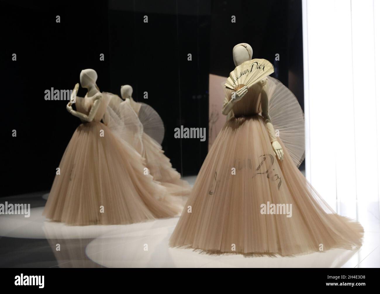 Eine Vorschau auf die Ausstellung „Christian Dior: Designer of Dreams“ im Victoria and Albert Museum, London. Bild datiert: Mittwoch, 30. Januar 2019. Bildnachweis sollte lauten: Isabel Infantes / EMPICS Entertainment. Stockfoto