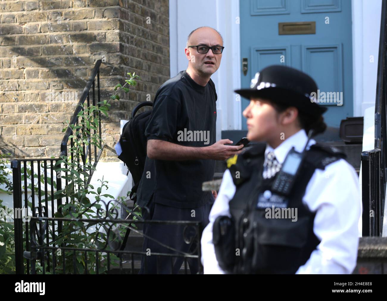 Dominic Cummings, der oberste Berater von Premierminister Boris Johnson, verlässt sein Haus im Norden Londons, während der Streit über seine Reise nach Durham während der Sperre weitergeht. Bilddatum: Donnerstag, 28. Mai 2020. Stockfoto