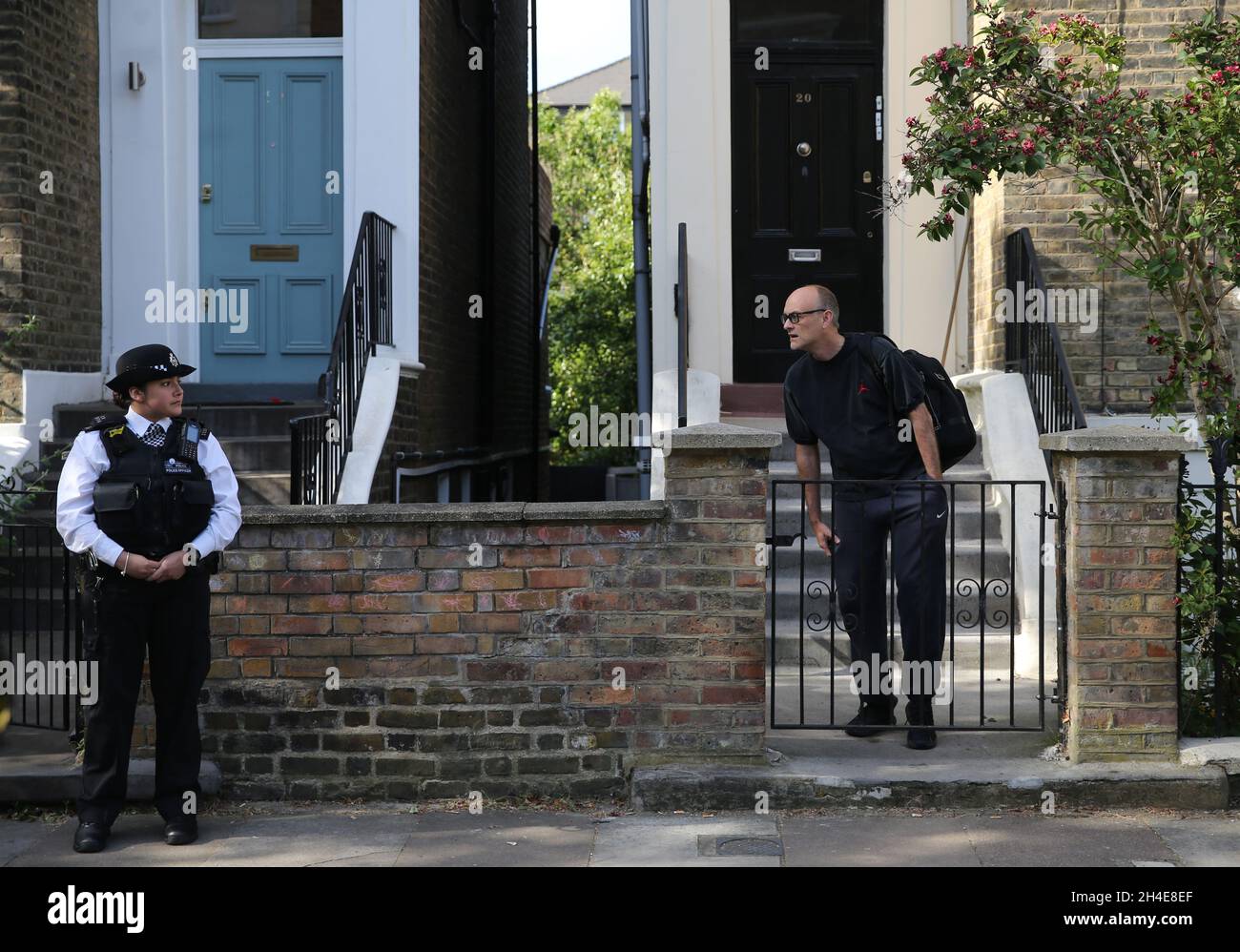 Dominic Cummings, der oberste Berater von Premierminister Boris Johnson, verlässt sein Haus im Norden Londons, während der Streit über seine Reise nach Durham während der Sperre weitergeht. Bilddatum: Donnerstag, 28. Mai 2020. Stockfoto