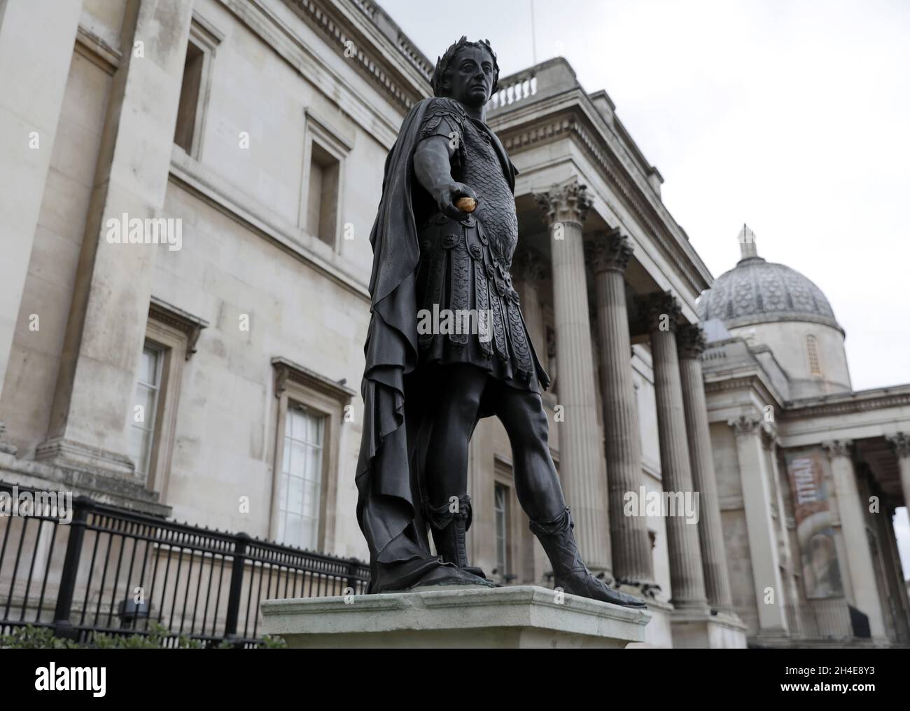 Eine Statue von James II. Auf dem Trafalgar Square, eine auf einer Liste von Statuen, die von Black Lives Matter entfernt werden sollten, nachdem das Bristol-Denkmal für Edward Colston gestürzt und in den Hafen geworfen wurde. Bilddatum: Donnerstag, 11. Juni 2020. Stockfoto