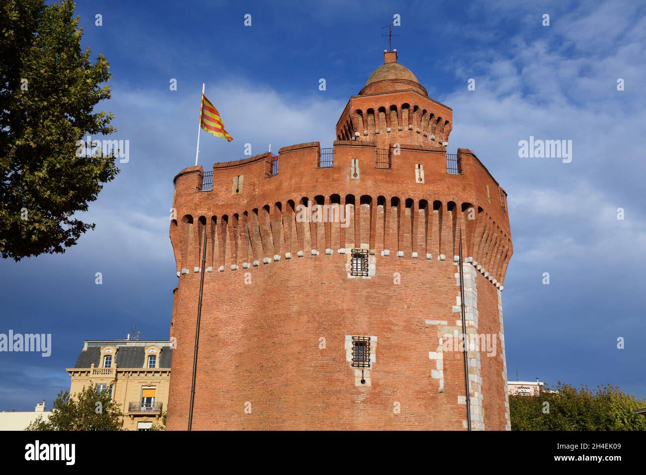 Perpignan Stadt in Roussillon, Frankreich. Mittelalterliches Wahrzeichen. Hauptstadttor - Le Castillet. Stockfoto