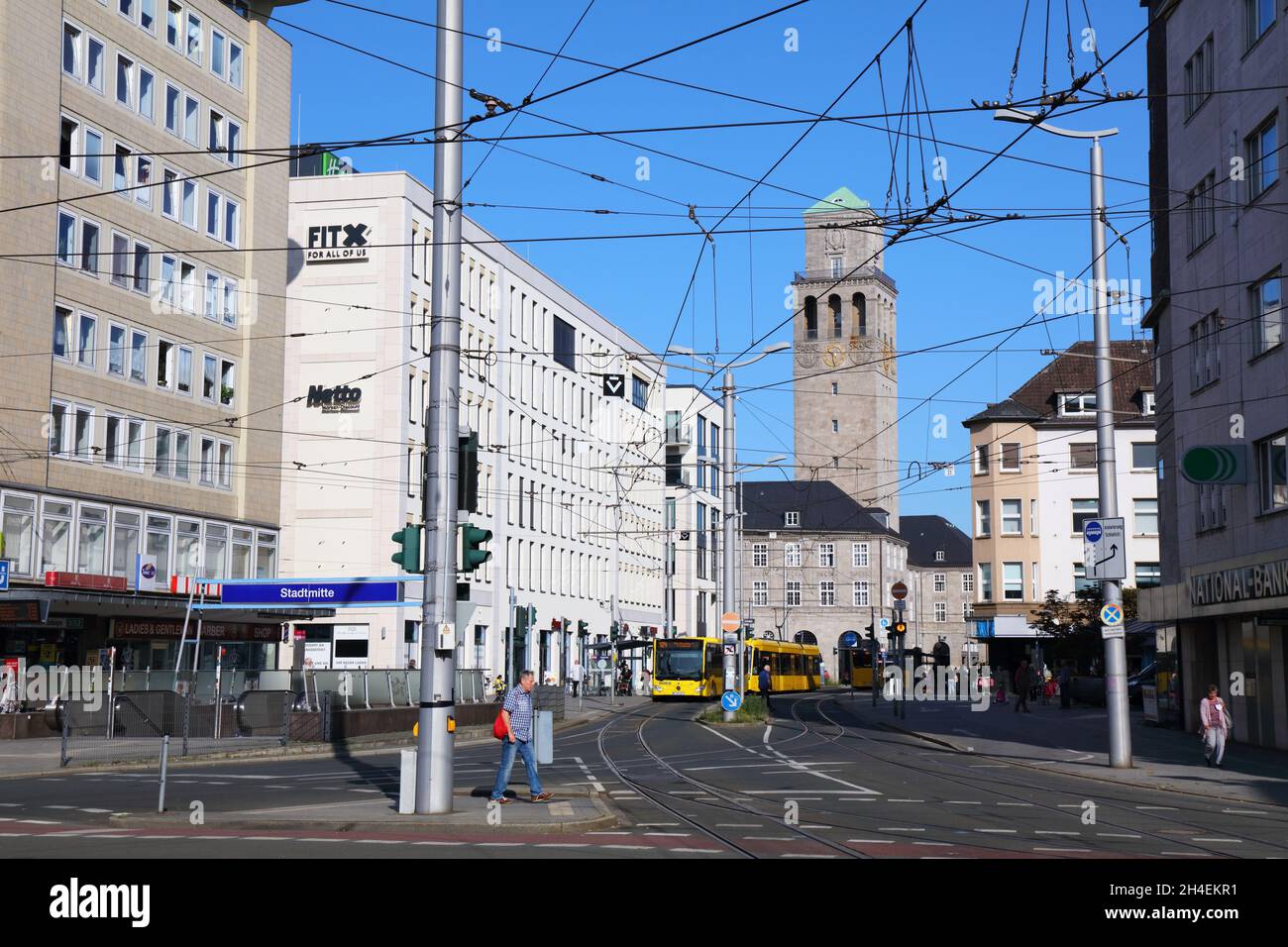 MÜLHEIM a.d. RUHR, DEUTSCHLAND - 21. SEPTEMBER 2020: Blick auf die Straße in Mülheim an der Ruhr, einer Großstadt im Land Nordrhein-Westfalen. Stockfoto