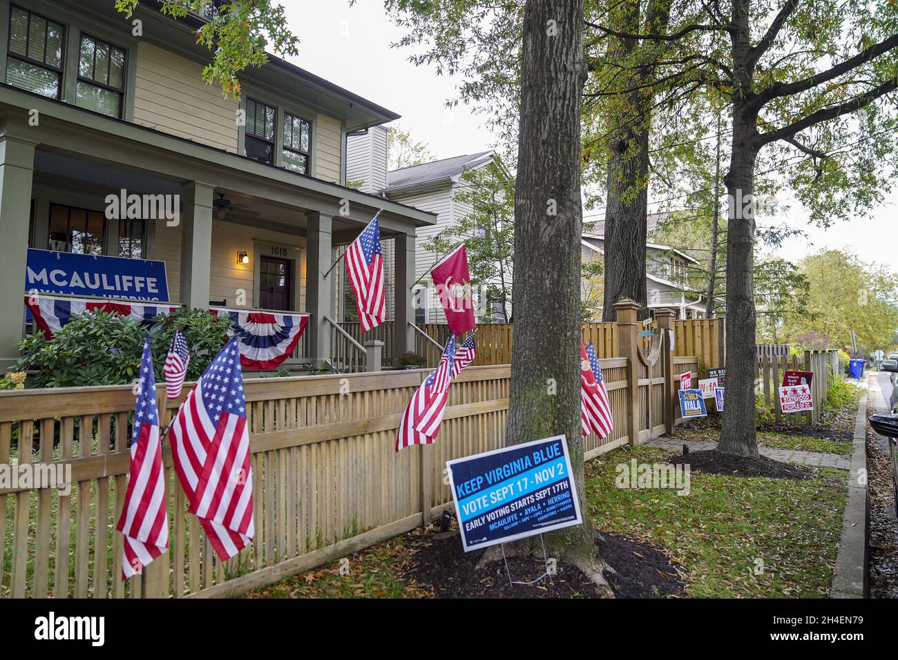 Arlington, Usa. November 2021. Ein Haus in Arlington, Virginia, ist mit