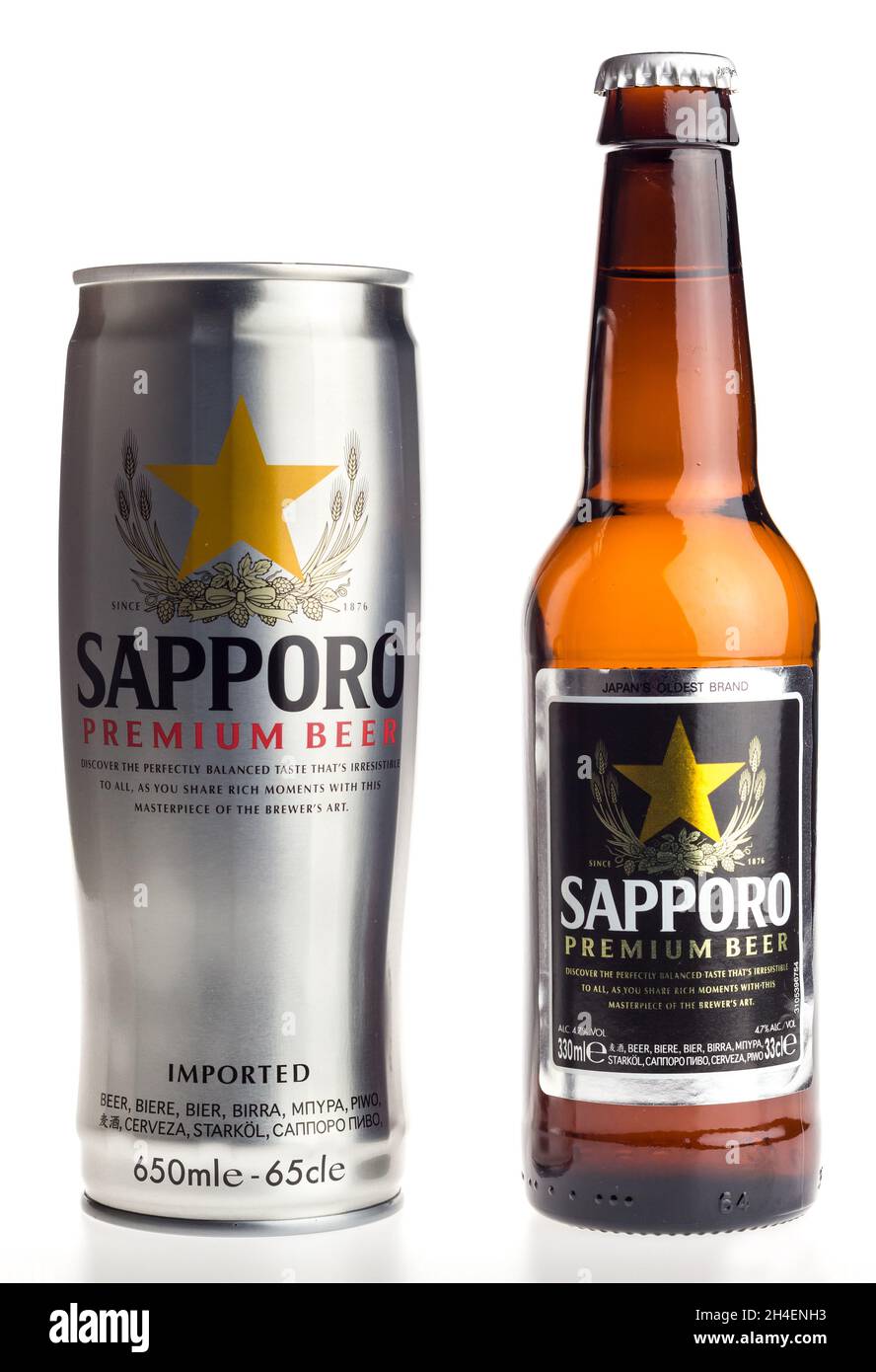 Flasche und Dose japanisches Sapporo Lagerbier isoliert auf weißem Hintergrund Stockfoto