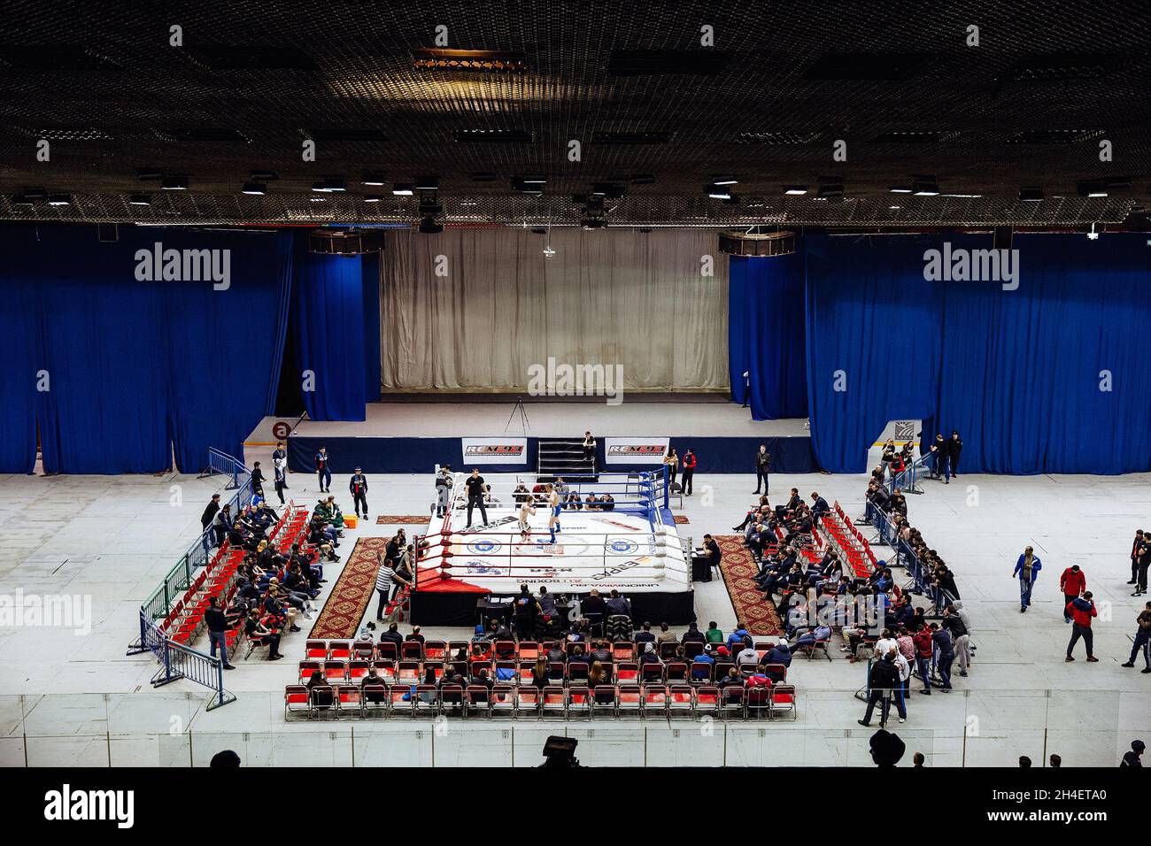 Tscheljabinsk, Russland - 2. april 2016: MMA-Meisterschaft unter erwachsenen Kämpfern Stockfoto