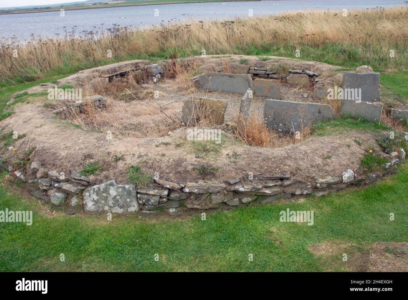 Alte neolithische Denkmäler auf den Orkney-Inseln, Schottland Stockfoto