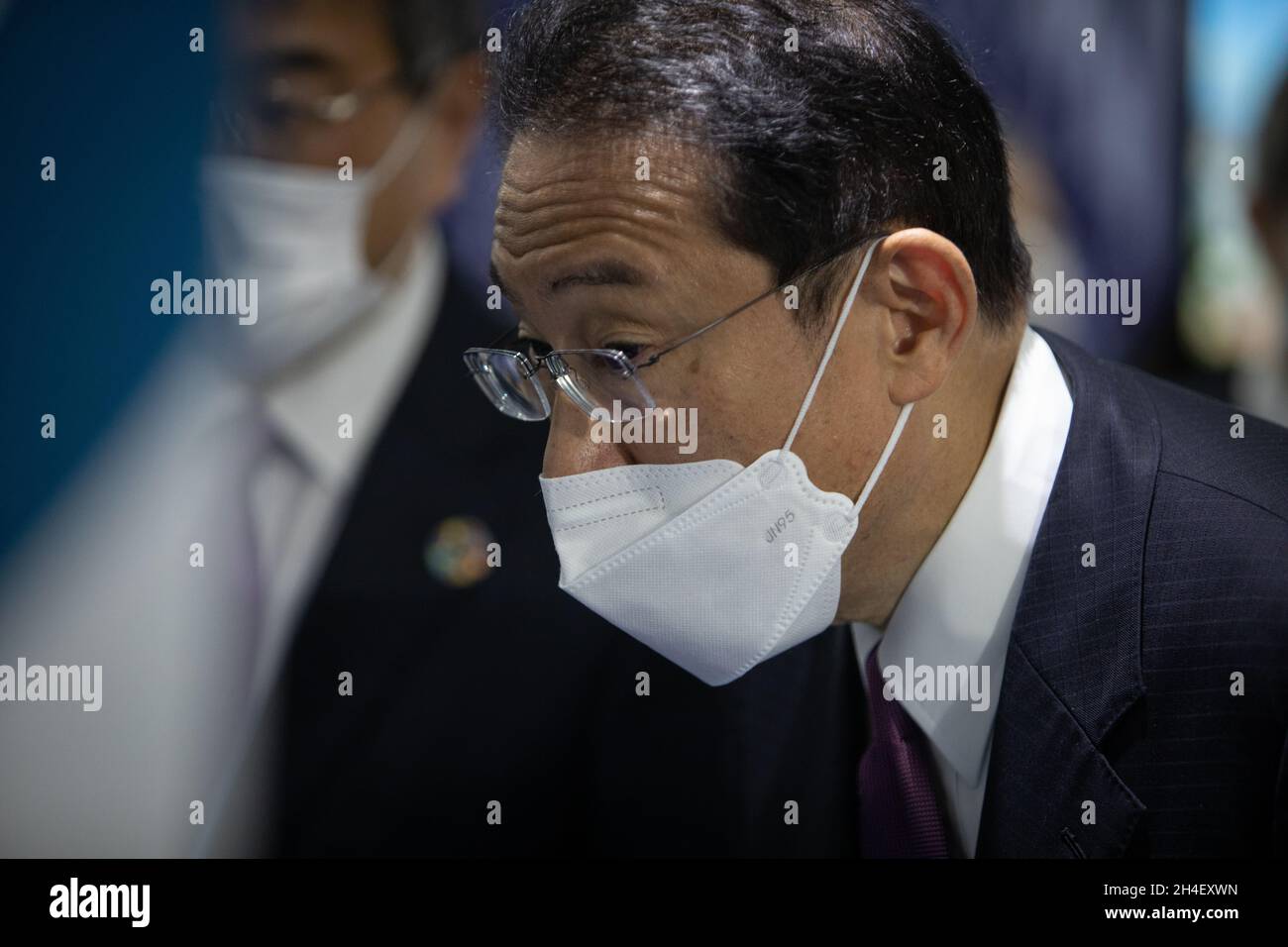 Glasgow, Großbritannien. Der japanische Premierminister Fumio Kishida nimmt am 2. November 2021 am Japan Pavilion in der Blauen Zone der 26. UN-Klimakonferenz, bekannt als COP26, in Glasgow, Großbritannien, Teil. Foto: Jeremy Sutton-Hibbert/Alamy Live News. Stockfoto