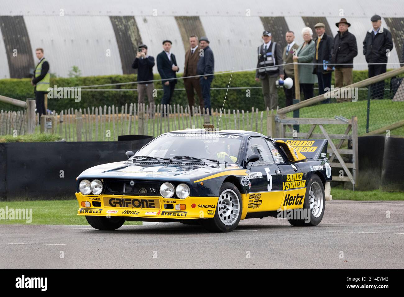 1984 Lancia 037 evo2 mit Fahrer Robert Whitehouse während der Super Special Stage beim Goodwood 78th Members Meeting, Sussex, Großbritannien. Stockfoto