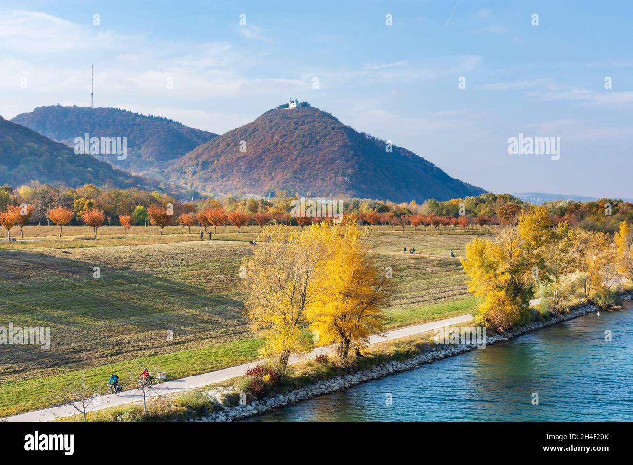 Wien, Wien: Die Neue Donau, die Donauinsel, der Kahlenberg und der Leopoldsberg im Jahr 22 
