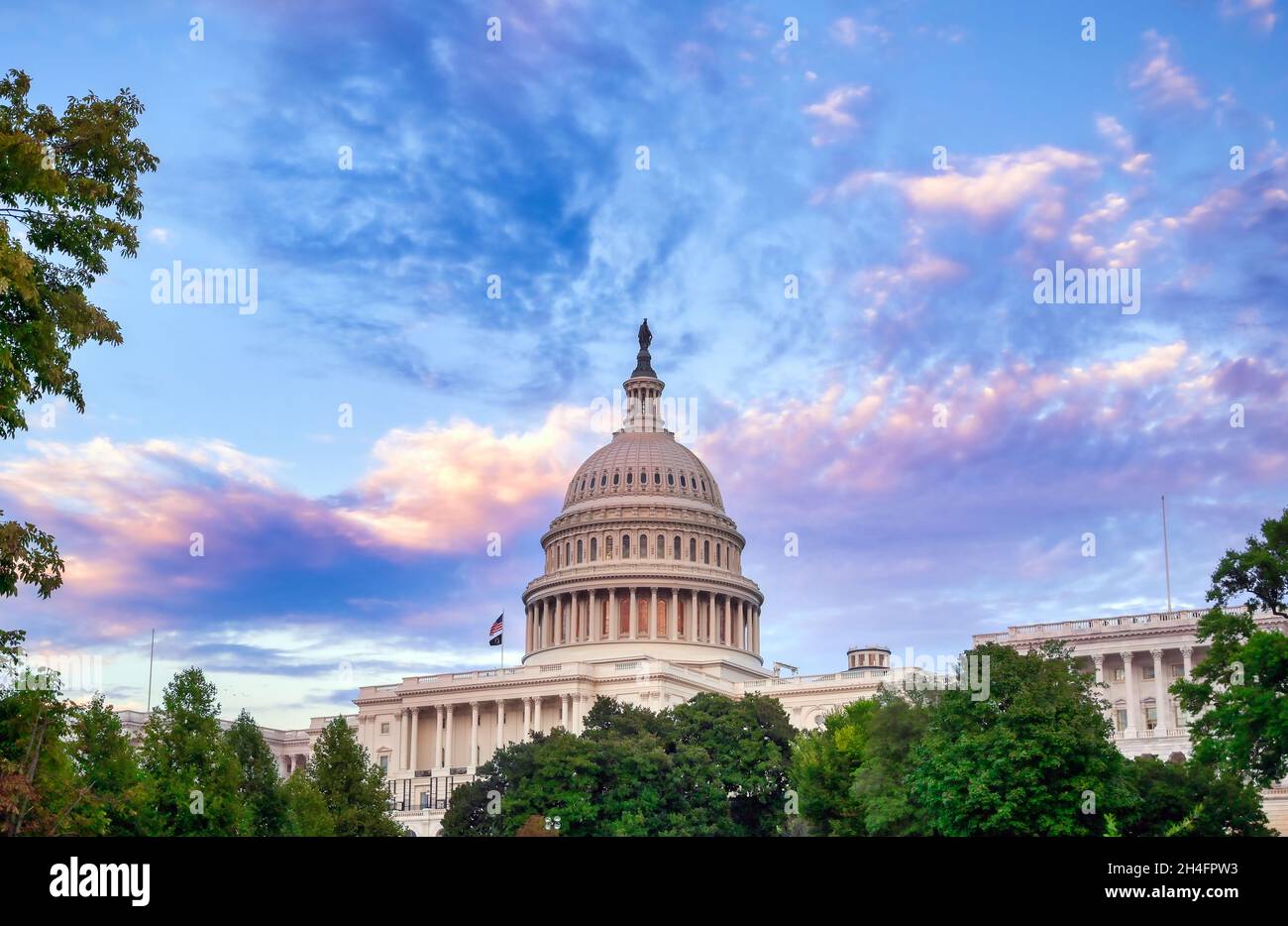 Das Kapitol der Vereinigten Staaten, der Treffpunkt des Kongresses der Vereinigten Staaten, befindet sich auf dem Capitol Hill am östlichen Ende der National Mall in Washing Stockfoto