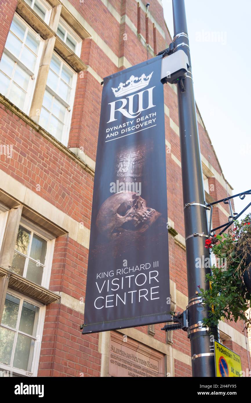 Eintrittsschild für das King Richard III Visitor Center, St Martins, City of Leicester, Leicestershire, England, Vereinigtes Königreich Stockfoto