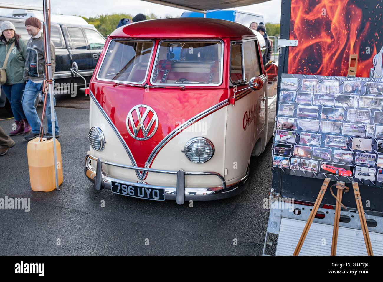 Oklahoma Willy Jetmotor VW ziehen Rennwagen auf öffentliche Ausstellung in den Boxen vor dem Rennen die Viertelmeile auf Santa Pod Raceway und Drag Strip, Oktober Stockfoto