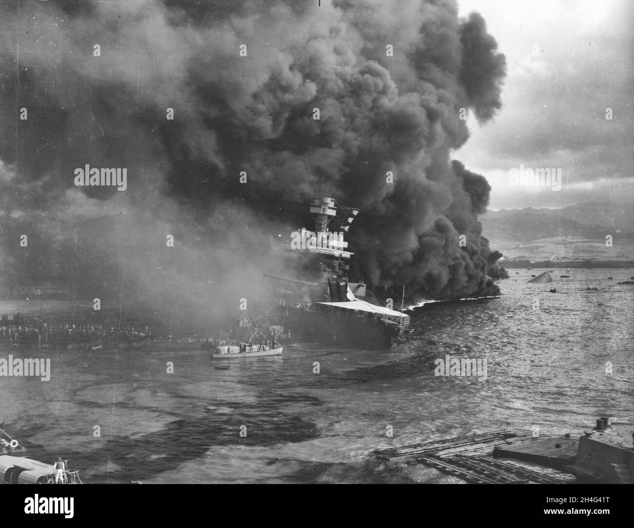 Foto der USS California nach dem japanischen Angriff auf Pearl Harbor Stockfoto