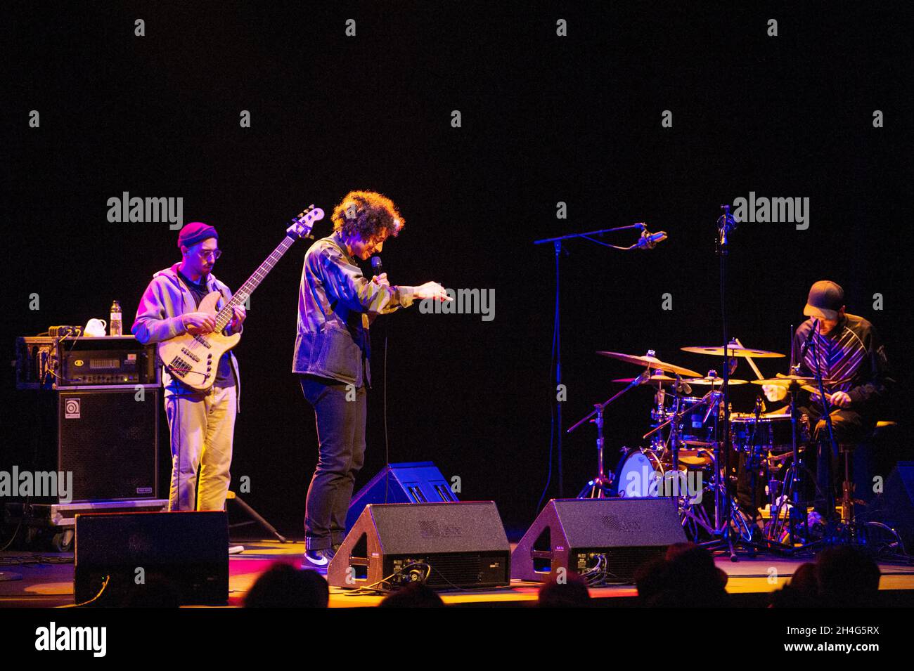BARCELONA NOV 02: Robin Mullarki, der amerikanische Sänger und Komponist Jose James und Richard Spaven treten beim Barcelona Jazz Festival im Sala Barts on N auf Stockfoto