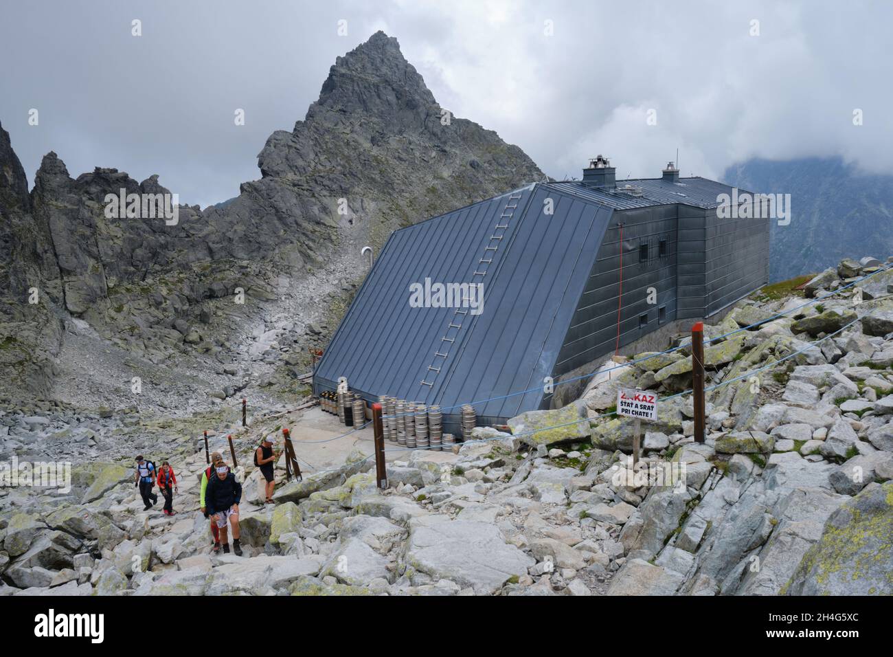 Chata pod Rysmi (Hütte unter Rysy) ist das höchstgelegene Chalet in der ...